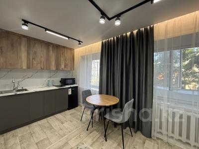 2-бөлмелі пәтер · 48 м² · 2/4 қабат, Уранхаева 59 — Супермаркет Тамаша,ЦУМ,ЦЕНТР КОНДИЦИОНЕР ЕСТЬ, бағасы: 2 000 ₸ в Семее