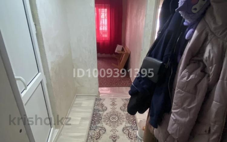 1-бөлмелі пәтер · 42 м² · 1/4 қабат, мкр Каратау 39 — Торговый центр, бағасы: 8 млн ₸ в Таразе — фото 2