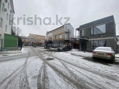 Свободное назначение, офисы, магазины и бутики, общепит, салоны красоты, медцентры и аптеки, образование, развлечения, студии · 80 м² за 400 000 〒 в Уральске