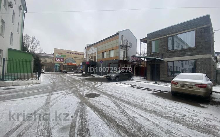 Свободное назначение, офисы, магазины и бутики, общепит, салоны красоты, медцентры и аптеки, образование, развлечения, студии · 80 м² за 400 000 〒 в Уральске — фото 16