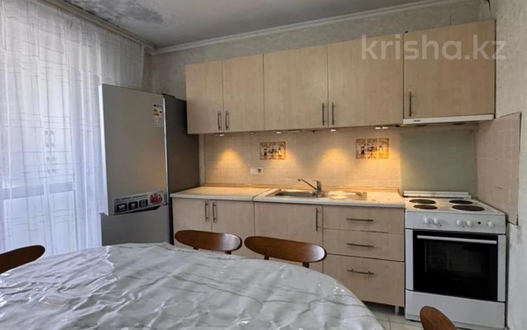 2-комнатная квартира · 65 м² · 4/9 этаж, мкр Аккент за 250 000 ₸ в Алматы, Алатауский р-н — фото 2