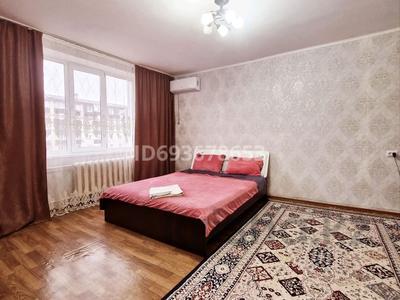 1-комнатная квартира · 52 м² · 3/5 этаж, мкр Жана Орда 25 — Магазин Коктем. 9 микрорайон. за 10 000 ₸ в Уральске