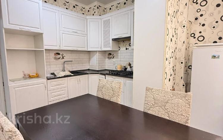 2-бөлмелі пәтер · 65 м² · 1/7 қабат, 35-ш/а. 8, бағасы: 18 млн ₸ в Актау, 35-мкр — фото 2
