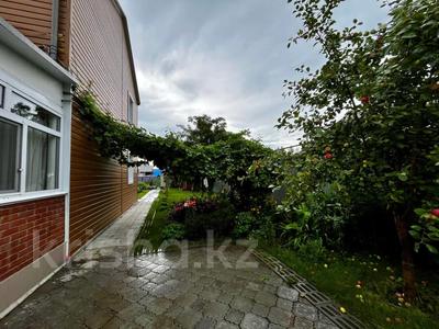 Жер үй мен саяжайлар в Костанайской обл.: Жеке үй · 6 бөлме · 279 м² · 10 сот., Киевский 3, бағасы: 70 млн 〒 Жеке үй · 6 бөлме · 279 м² · 10 сот., Киевский 3, бағасы: 70 млн 〒 в Костанае