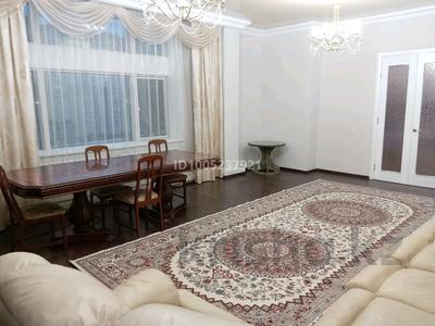 3-комнатная квартира · 135 м² · 3/20 этаж, Динмухаммед Кунаев 12 за 500 000 ₸ в Астане, Есильский р-н
