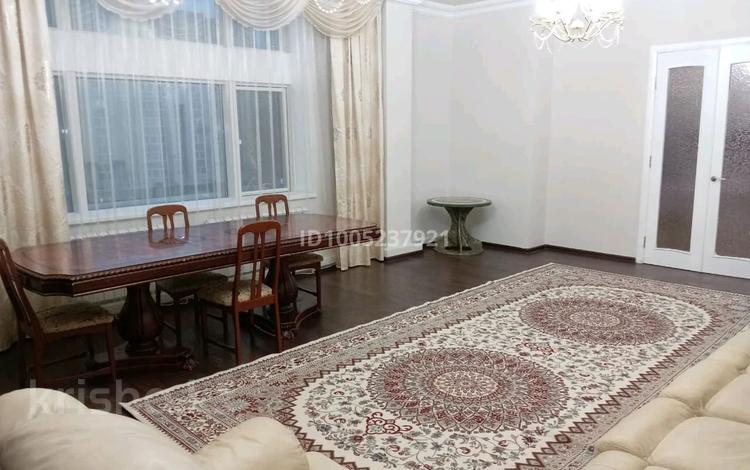 3-комнатная квартира · 135 м² · 3/20 этаж, Динмухаммед Кунаев 12 за 500 000 ₸ в Астане, Есильский р-н — фото 2