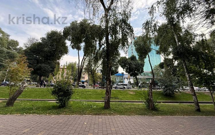 Свободное назначение, офисы, магазины и бутики, салоны красоты, медцентры и аптеки, развлечения, кабинеты и рабочие места, студии · 42 м² за 600 000 〒 в Алматы, Бостандыкский р-н — фото 2