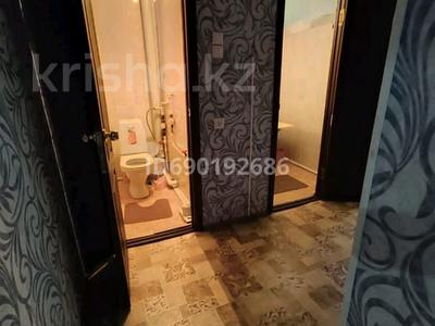 2-бөлмелі пәтер, 54 м², 5/5 қабат, мкр 8 298, бағасы: 18 млн 〒 в Актобе, мкр 8