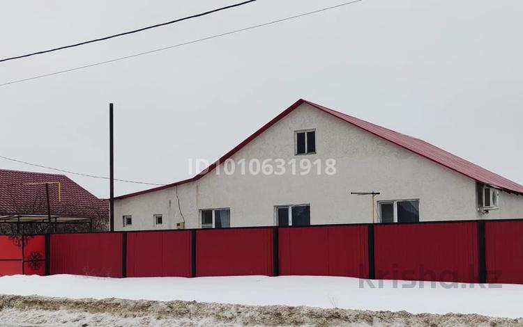 Жеке үй · 6 бөлме · 120 м² · 8 жүзд., Мкр Көкжиек Майқы би көшесі 32, бағасы: 30 млн ₸ в Уральске — фото 2