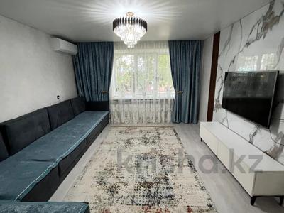 4-комнатная квартира, 80.8 м², 1/5 этаж, Назарбаева 87 за 30.7 млн 〒 в Усть-Каменогорске