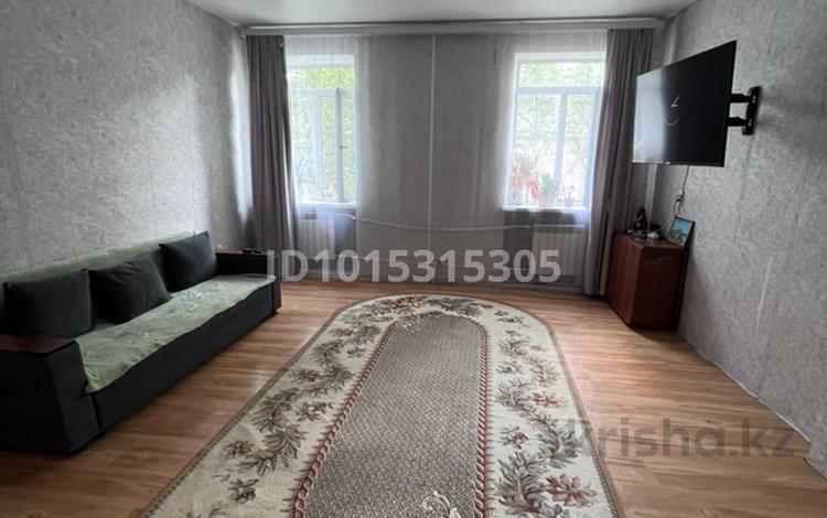 2-комнатная квартира · 54.3 м² · 2/2 этаж, мкр Жилгородок — 100 метровка за 10 млн ₸ в Актобе — фото 2