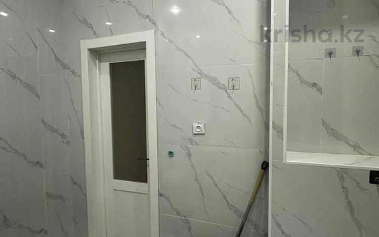 2-комнатная квартира · 60 м² · 6/6 этаж, мкр 12 65 за 160 000 ₸ в Актобе — фото 2