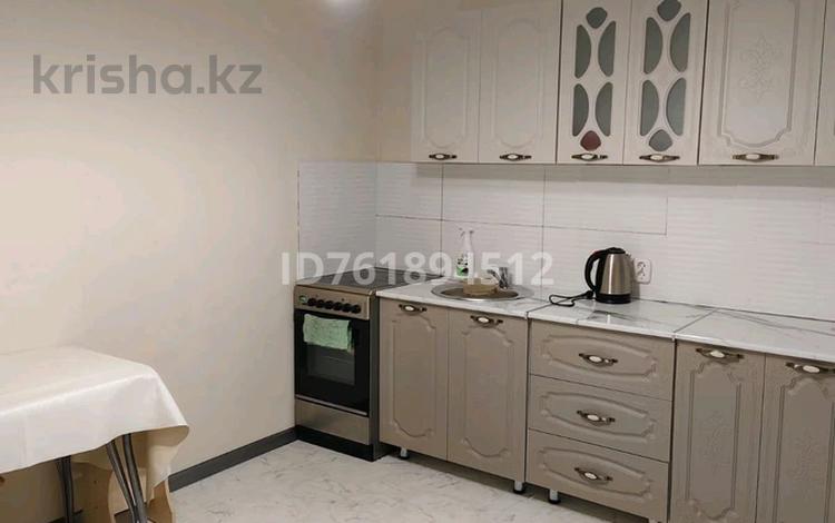 2-бөлмелі пәтер · 76 м² · 4/5 қабат, Абая 7/2, бағасы: 15 000 ₸ в Сатпаев — фото 3