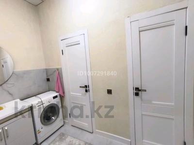 Отдельный дом · 4 комнаты · 195 м² · 10 сот., Курашасай , Канагат 336 — Центр за 40 млн 〒 в Актобе