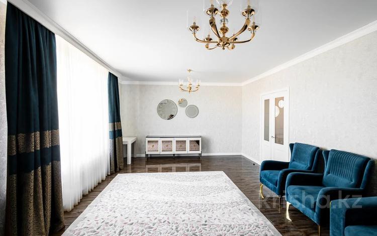 4-комнатная квартира · 160 м², Кабанбай батыра 11/2 за 1.3 млн ₸ в Астане, Нура р-н — фото 2