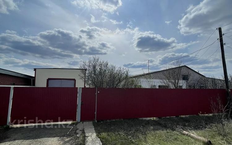Отдельный дом · 3 комнаты · 120 м² · 10 сот., Джексенбаева 17 за 17.3 млн ₸ в Уральске — фото 2