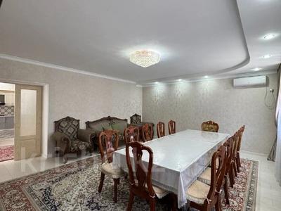 Отдельный дом · 5 комнат · 220.6 м² · 4 сот., мкр Шанхай, Братьев Жубановых 212 за 38 млн 〒 в Актобе