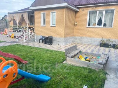 Отдельный дом · 3 комнаты · 125 м² · 5 сот., Каукен кенжетаева 43 — Магазин Пахомовский за 55 млн 〒 в Павлодаре