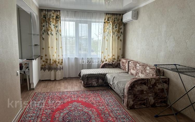 1-комнатная квартира, 37 м², 2/5 этаж посуточно, Сатпаева за 7 000 〒 в Балхаше — фото 2