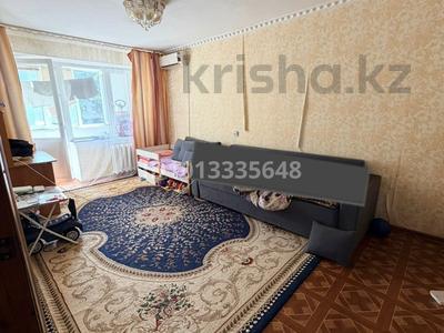 2-комнатная квартира · 46 м² · 2/5 этаж, мкр 4 7 — Аптека , садик ,школа , тд алтындар за 150 000 ₸ в Уральске