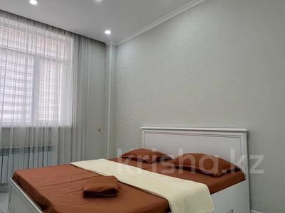 2-комнатная квартира · 80 м² · 1/12 этаж по часам, 16-й мкр 92 за 2 500 〒 в Актау, 16-й мкр 