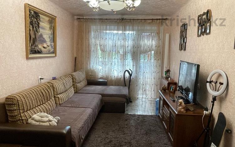 3-комнатная квартира, 60 м², 3/6 этаж, Сатыбалдина за 23 млн 〒 в Караганде, Казыбек би р-н — фото 2