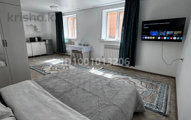 1-комнатная квартира · 38 м² · 1/2 этаж, Пер.Красногвардейская 12 — Стадион Спартак,ТД Жансая за 10 000 ₸ в Семее — фото 2
