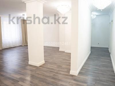5-бөлмелі пәтер · 150 м² · 4/12 қабат, Сауран 3/1, бағасы: 71 млн ₸ в Астане, Есильский р-н