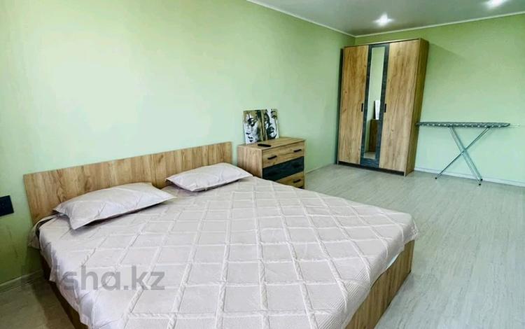 1-комнатная квартира · 33 м² · 4/5 этаж, мкр Юго-Восток, Язева 11 — КарГу, Строителей, Язева, Арай за 13 000 ₸ в Караганде, Казыбек би р-н — фото 2