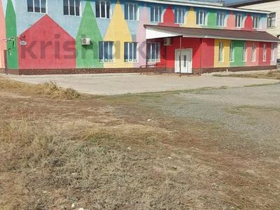 Свободное назначение, офисы, магазины и бутики, склады, общепит, салоны красоты, фитнес и спорт, медцентры и аптеки, образование, развлечения, конференц-залы, кабинеты и рабочие места, студии · 1000 м² за 4 млн 〒 в Уральске, мкр. Зачаганск пгт