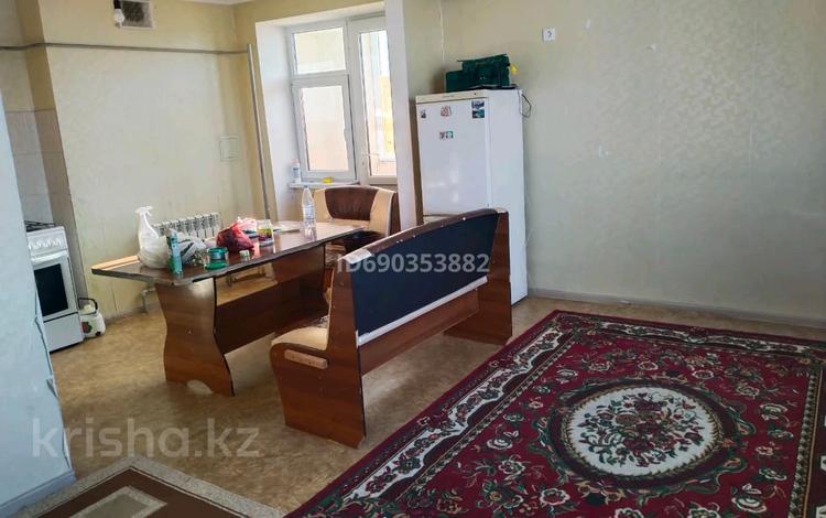 2-комнатная квартира, 70 м², 9 этаж помесячно, мкр Астана 95 за 95 000 〒 в Шымкенте, Каратауский р-н — фото 2