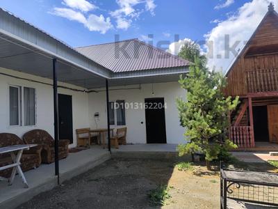 Жеке үй · 4 бөлме · 100 м², Казахстанская 5 — Абая 8., бағасы: 20 000 ₸ в Бурабае