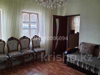 Отдельный дом · 4 комнаты · 80 м² · 10 сот., 40 лет каз сср 5 — Напротив школы интернат за 30 млн 〒 в Сарыагаш