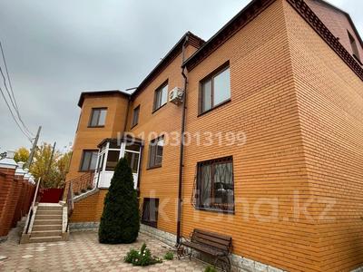 Отдельный дом · 10 комнат · 451 м² · 10 сот., Есенжанова 59/27 за 140 млн 〒 в Уральске