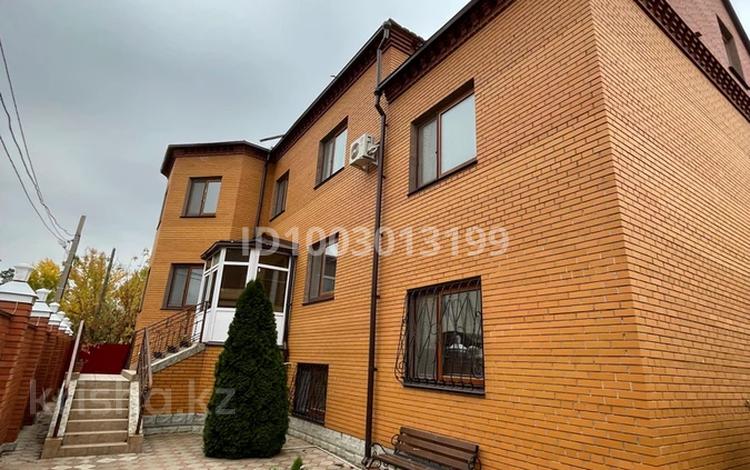 Отдельный дом · 10 комнат · 451 м² · 10 сот., Есенжанова 59/27 за 140 млн ₸ в Уральске — фото 2
