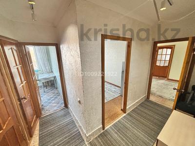 4-комнатная квартира · 60.3 м² · 2/5 этаж, мкр 5 — цон, поликлиника Қуаныш за 16.5 млн 〒 в Актобе