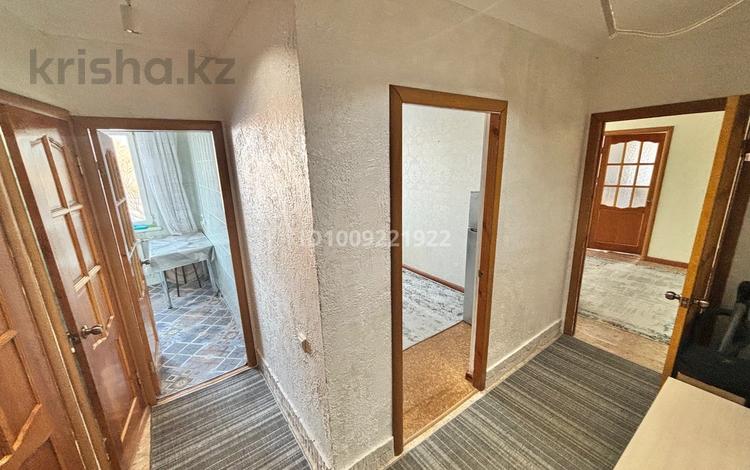 4-бөлмелі пәтер · 60.3 м² · 2/5 қабат, мкр 5 — цон, поликлиника Қуаныш, бағасы: 16.5 млн ₸ в Актобе — фото 2