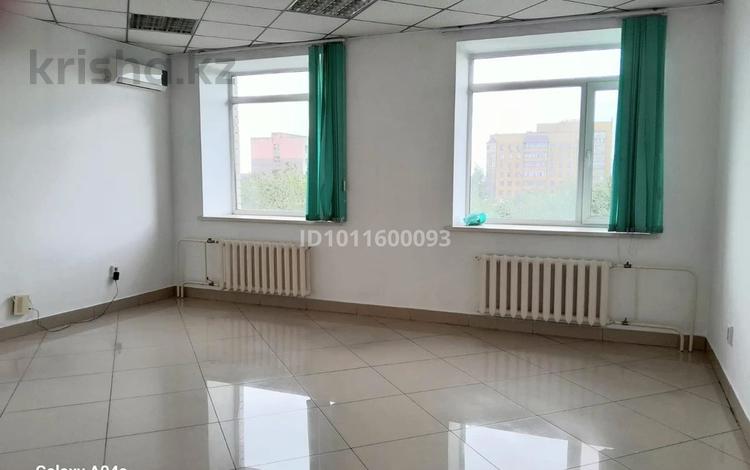 Свободное назначение, офисы · 35 м² за 300 000 ₸ в Семее — фото 2
