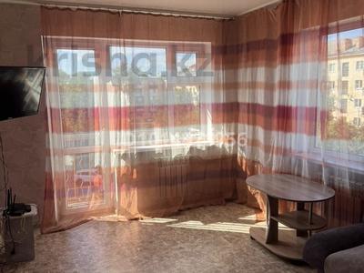 2-бөлмелі пәтер · 56 м² · 4/5 қабат, Назарбаева 5/1 — Дворец спорта, рынок Заречный, 8/1, бағасы: 200 000 ₸ в Усть-Каменогорске, Ульбинский