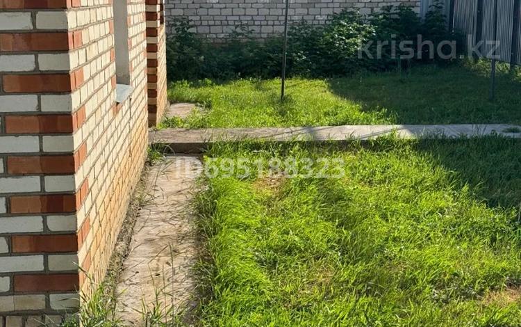 Отдельный дом · 4 комнаты · 100 м² · 10 сот., мкр Жулдыз, Памяти Войнов-интернационалистов 88 за 47 млн ₸ в Уральске — фото 2