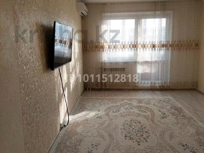 3-комнатная квартира · 80 м² · 4/9 этаж, 10 микр 2 — Алтындар, Бизнес центр Карачаганак за 250 000 ₸ в Аксае
