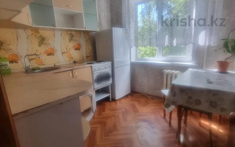 1-комнатная квартира · 30 м² · 4/5 этаж, Бурова 27 — Р-н центр рынка за 130 000 ₸ в Усть-Каменогорске — фото 2