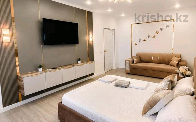 3-комнатная квартира · 75 м² · 2/5 этаж, Аль-фараби 35А — Городская больница Толе би парк президента воинская часть ,Женыс парк за 25 000 ₸ в Таразе — фото 2