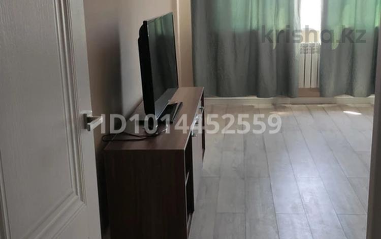 1-комнатная квартира · 39 м² · 3/13 этаж, Есенова за 250 000 ₸ в Алматы, Жетысуский р-н — фото 2
