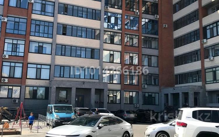 3-комнатная квартира · 87.2 м² · 9/10 этаж, Ак. Сатпаева 182 за 46 млн ₸ в Павлодаре — фото 2