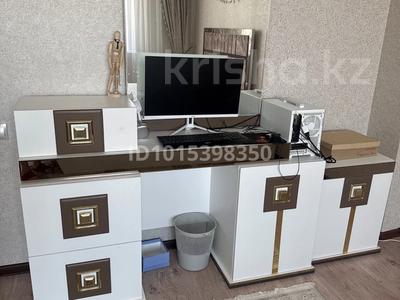 3 комнаты · 95 м² · 13/14 этаж, Сакена Сейфуллина 8 — Сарыарка за 90 000 ₸ в Астане, Сарыарка р-н