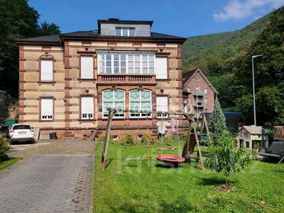 Отдельный дом · 15 комнат · 450 м² · 150 сот., Tal 335 — Neustadt an der Weinstraße за 1 млрд 〒 в Франкфурт-на-Майне