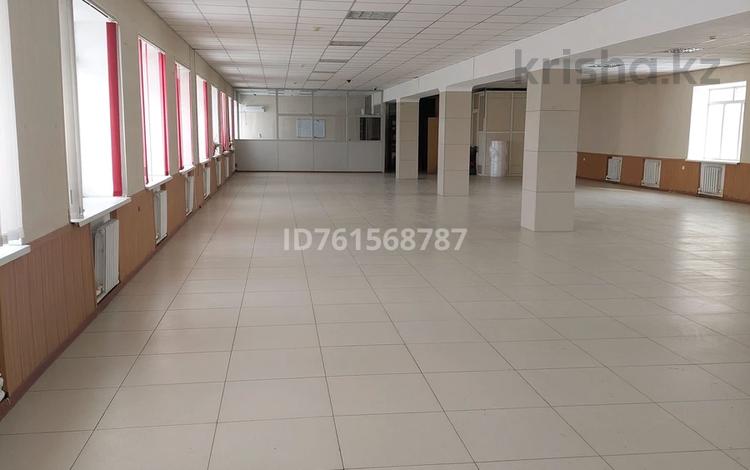 Свободное назначение, офисы, магазины и бутики · 350 м² за 350 000 〒 в Актобе, мкр Москва — фото 2