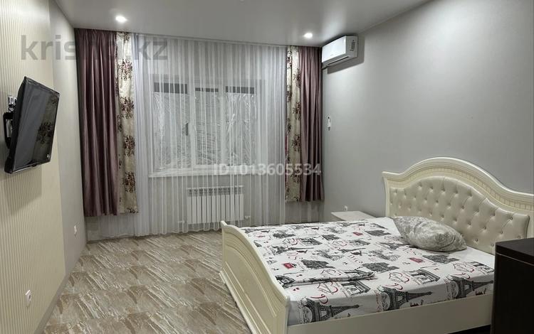 1-бөлмелі пәтер · 55 м² · 1/5 қабат, мкр. Алтын орда — Маңгілік ел, бағасы: 10 000 ₸ в Актобе — фото 2