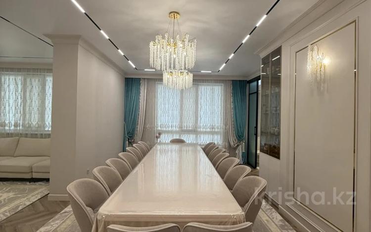 4-бөлмелі пәтер · 220 м² · 2/9 қабат, Есенжанова 3/2, бағасы: 170 млн ₸ в Уральске — фото 2